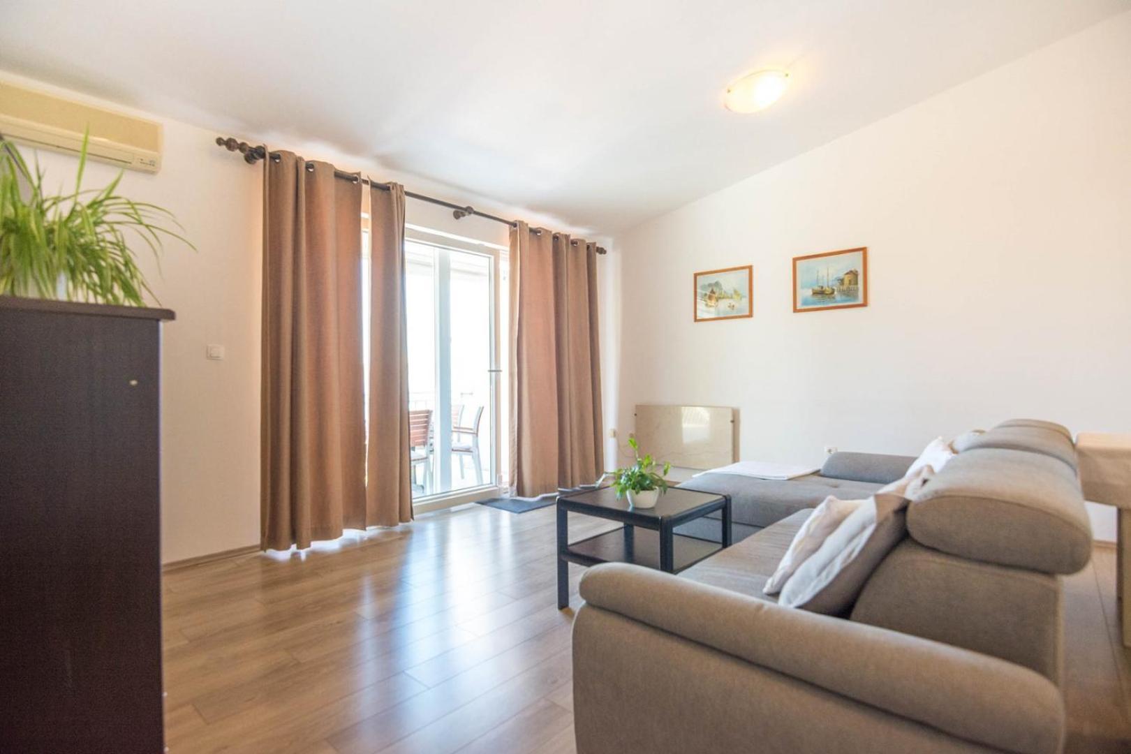 Apartment Rajna Biograd Na Moru Eksteriør billede